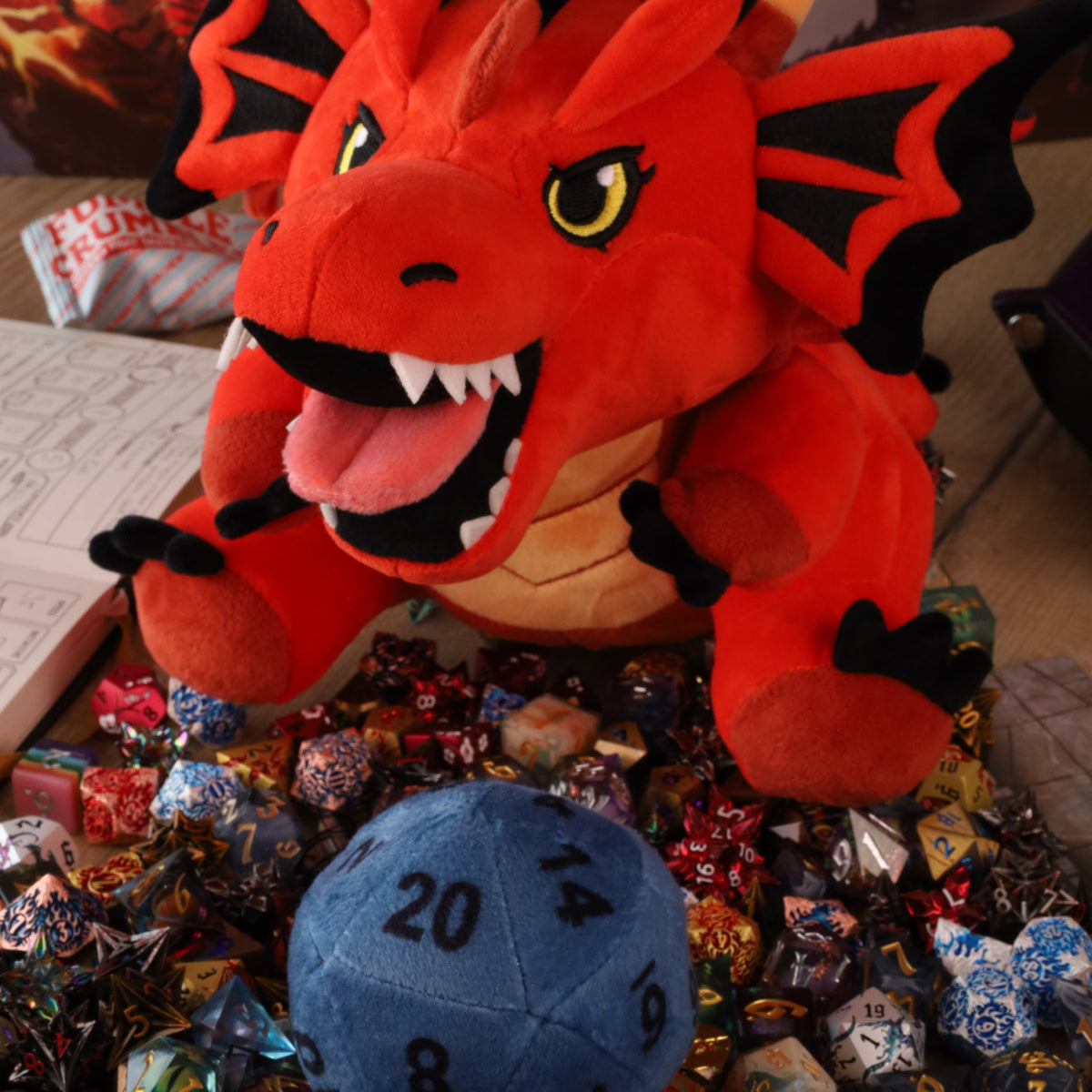 CritStones Drachenplüschtier mit anbringbarem D20, Spielzeug von GlassStaff